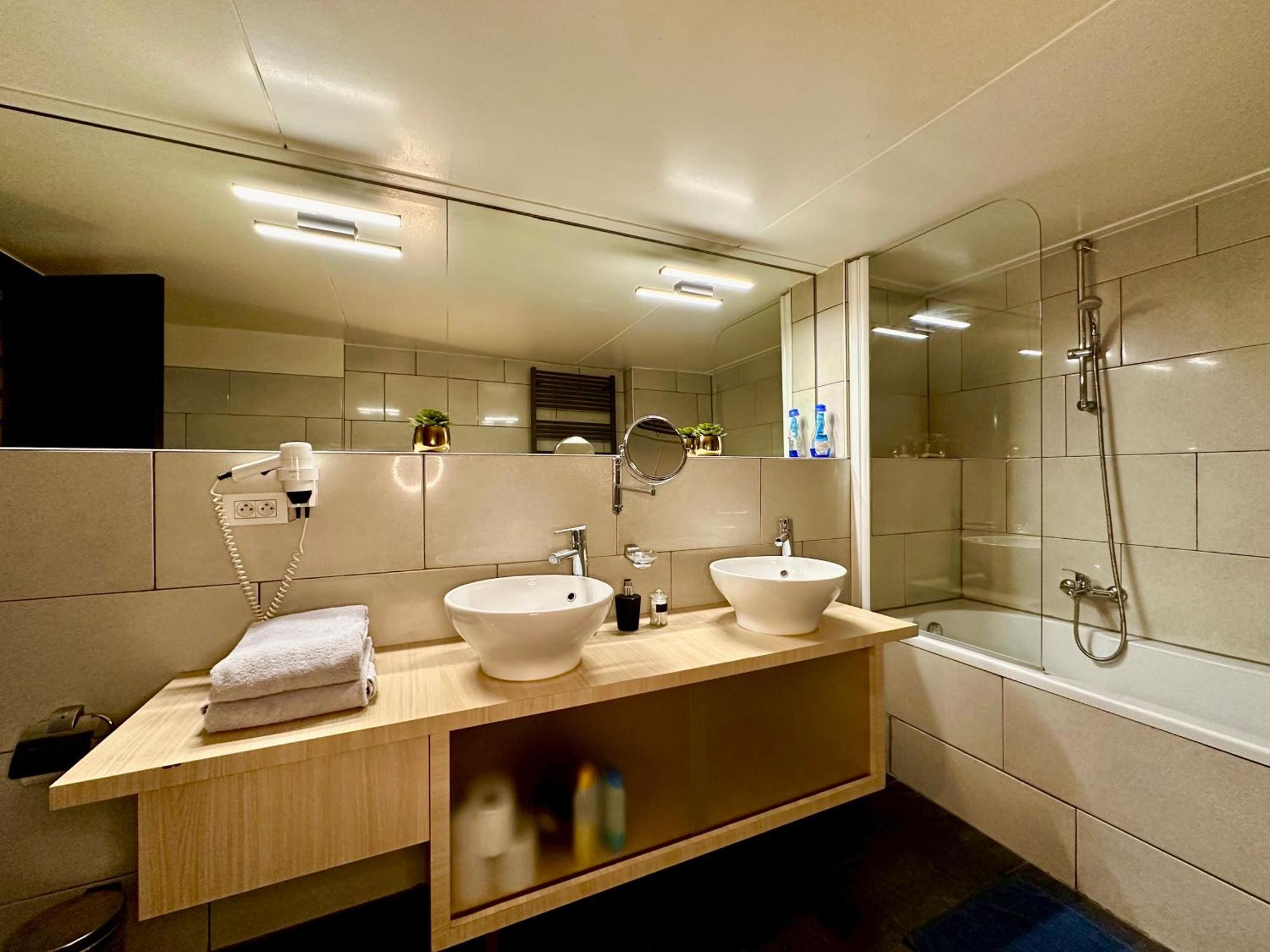 Luxury Suites Castel By Rikas Hotels Amberes Exterior foto